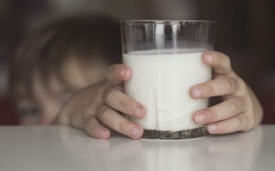 Esta es la mejor leche semidesnatada de España (y es de las más baratas)