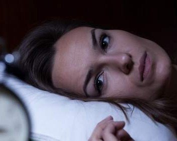 ¿Por qué las mujeres necesitan dormir más que los hombres?