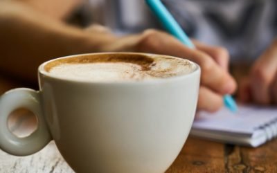 Ocho alternativas a la cafeína con base científica para mantenerte despierto