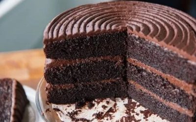 Prepara un rico y muy esponjoso pastel de chocolate ¡Sin harina ni huevos!