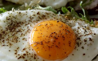 Cuántos huevos puedo comer a la semana y cómo puedo saber si son frescos