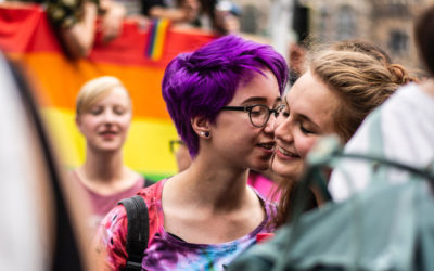 Francia aprueba la reproducción asistida para parejas lesbianas y mujeres solas.